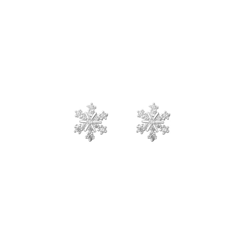 New style of pure silver snowflake earrings, unique, sweet, artistic, versatile and fashionable.