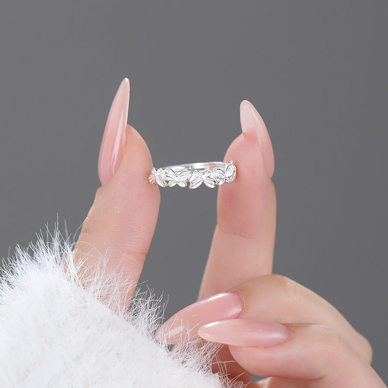 Sterling silver butterfly ring, fashionable, sweet, flattering, simple and fresh jewelry.