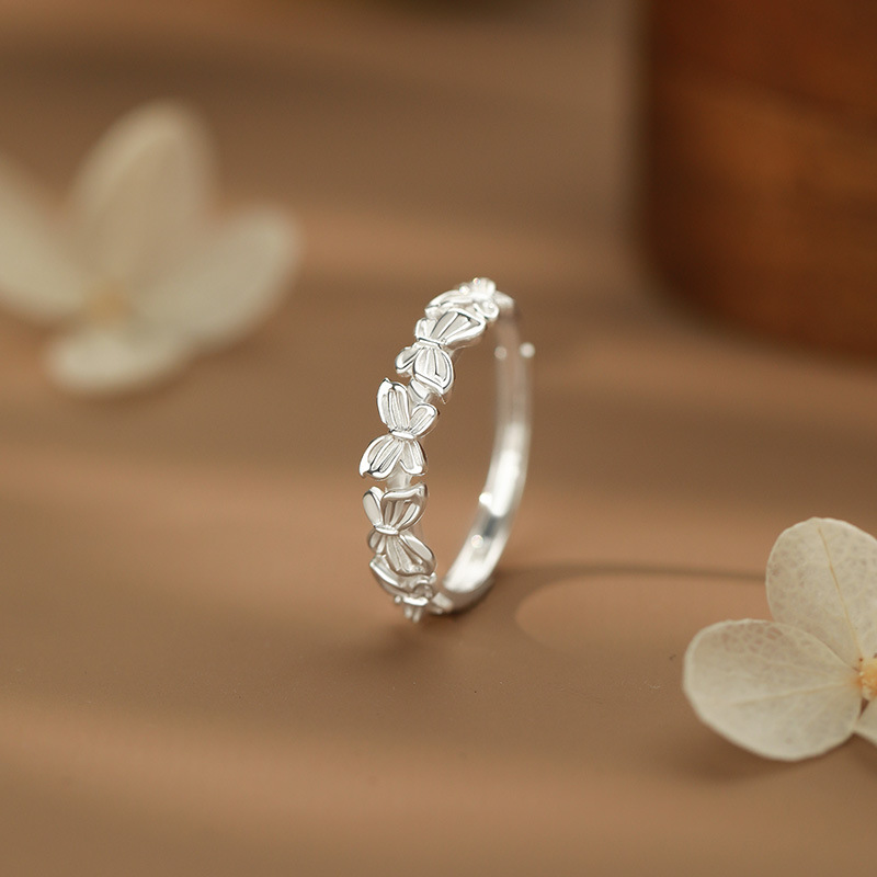 Sterling silver butterfly ring, fashionable, sweet, flattering, simple and fresh jewelry.
