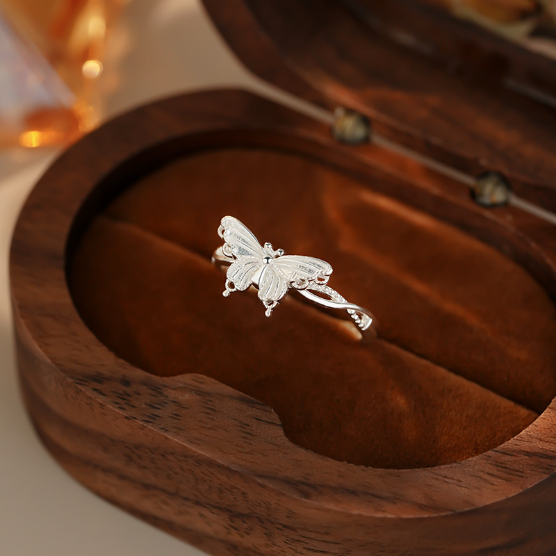 Sterling silver butterfly ring for women, unique design, fashionable, pastoral style, sweet and fresh.