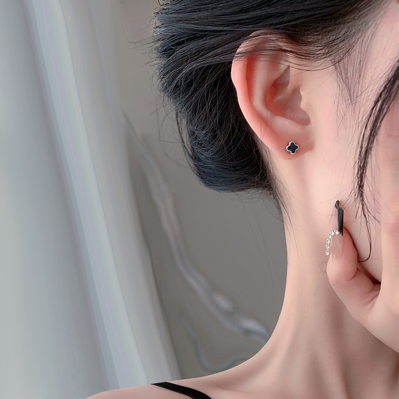 Stud earrings in black sterling silver with floral screw design, suitable for pierced ears; no need to remove while sleeping.