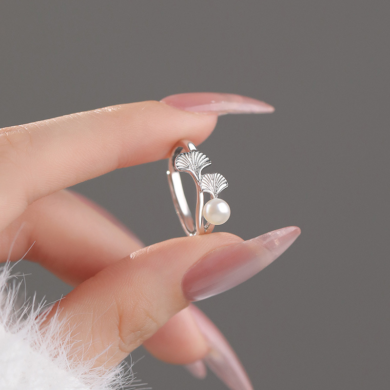 Sterling silver ginkgo pearl ring, elegant and understated, a new sweet and unique jewelry style.