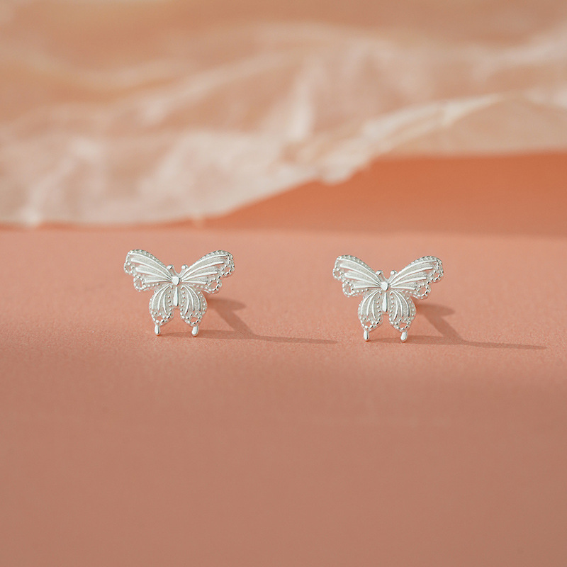 Sterling silver butterfly stud earrings, new style, versatile and elegant, perfect for everyday wear and commuting.