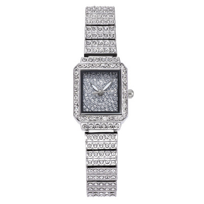 New fashionable rhinestone-studded steel bracelet watch for women, simple and casual, full of diamonds.