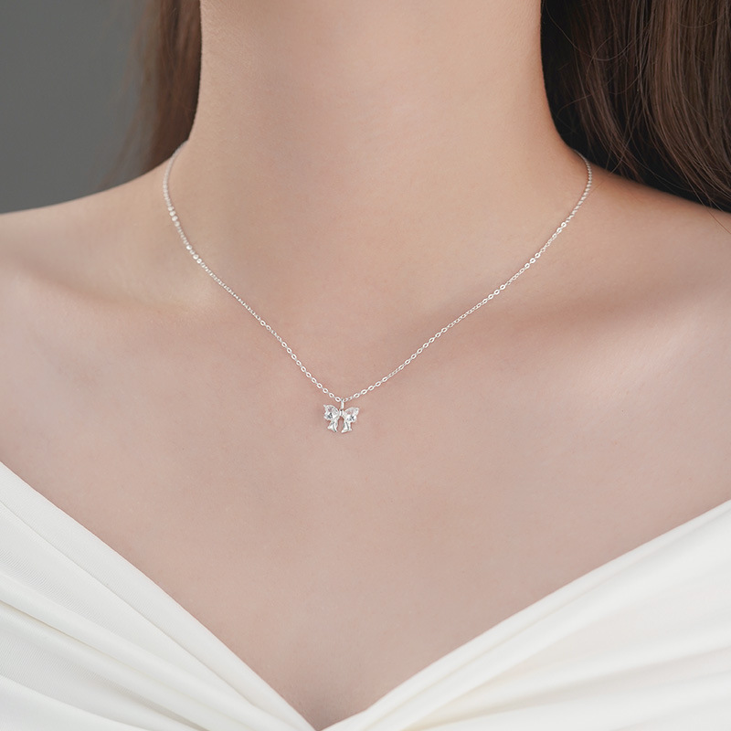 Sterling silver zircon bow necklace, elegant and sweet, a versatile new clavicle chain for young girls.