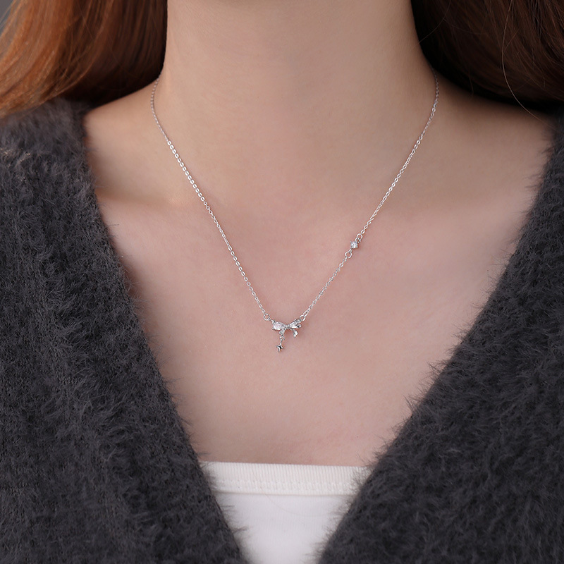 Sterling silver sweet bow necklace, simple design, perfect as a gift for your girlfriend.