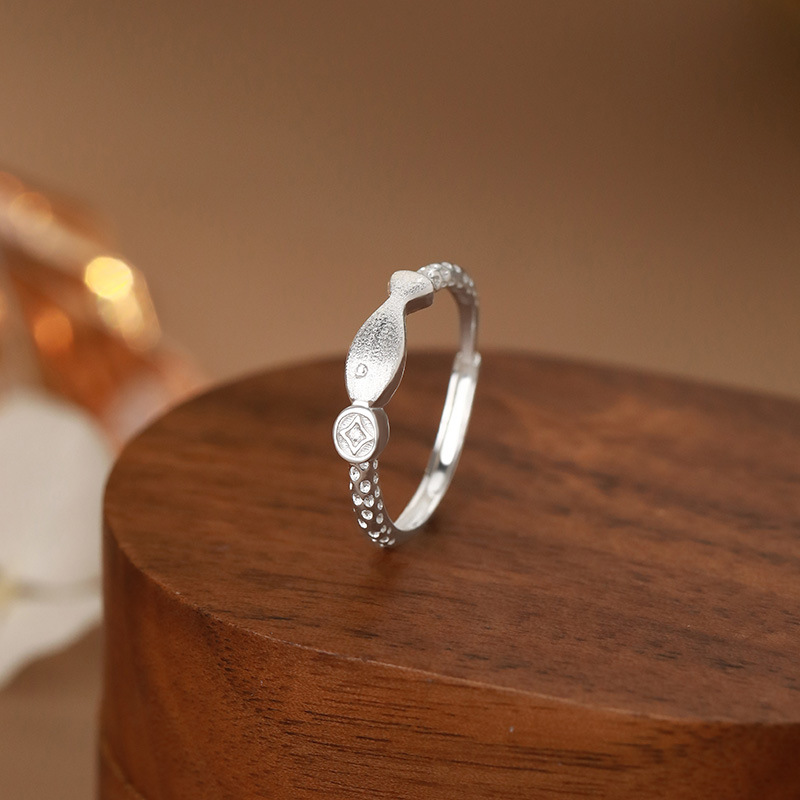 Sterling silver sweet fish coin zircon ring, cute, playful, unique, and versatile jewelry.