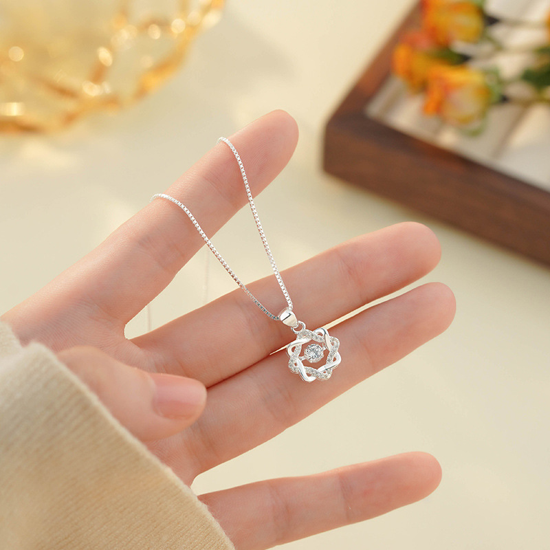Sterling silver twisted zircon necklace, a fresh and sweet style, a versatile clavicle chain for women.